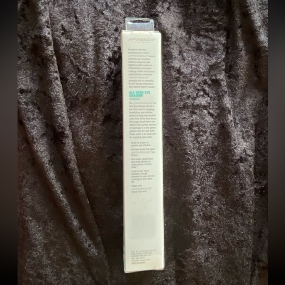 Japonesque All Over Eye Shadow Brush - Picture 5 of 5